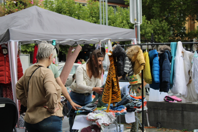 photo brocante de la porte de Liège et du centre