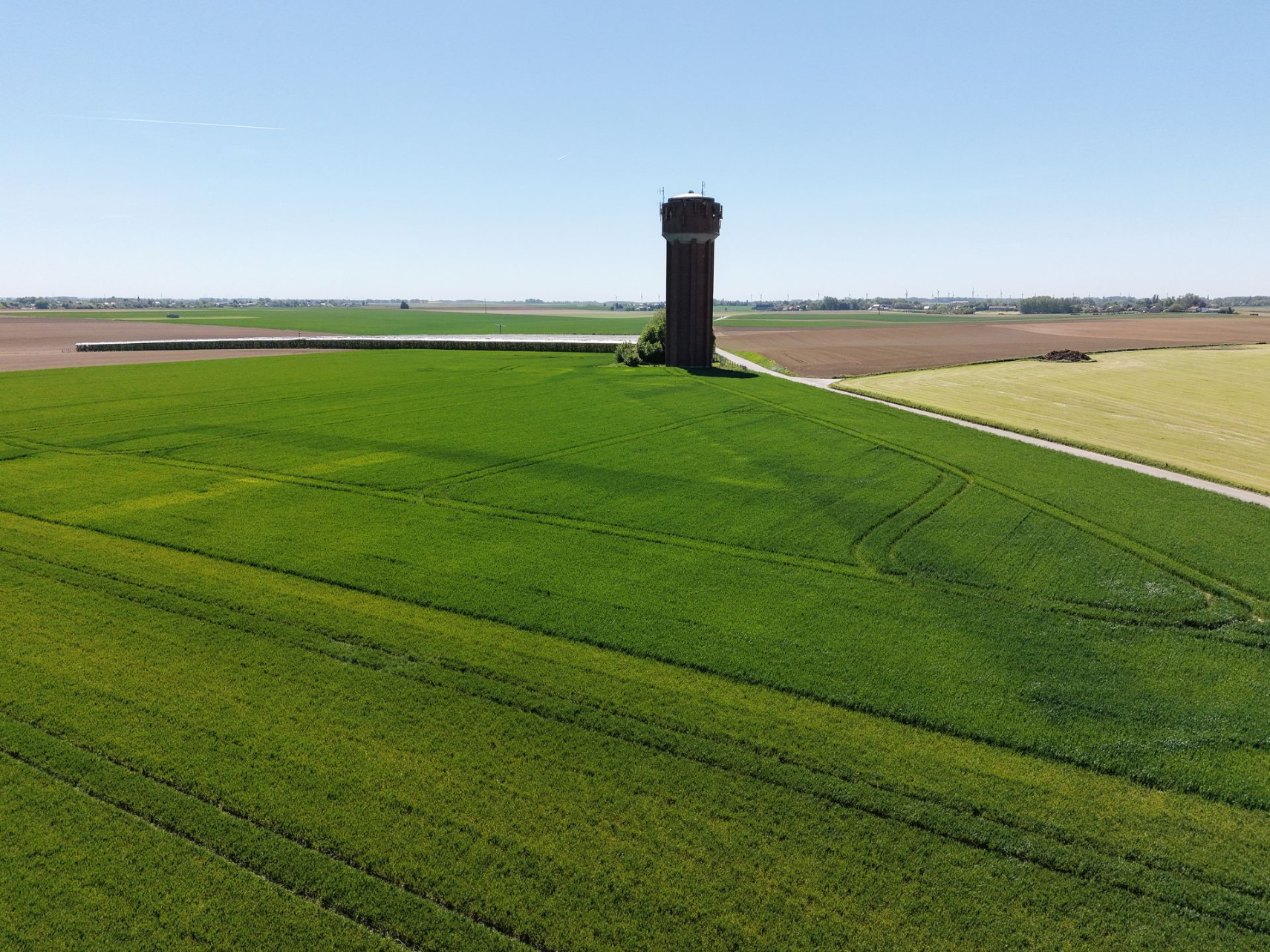 Vue de Waremme et de son château d’eau